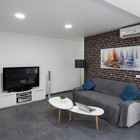 Poseidon Apartment By Michalis Ajía Nápa Kültér fotó
