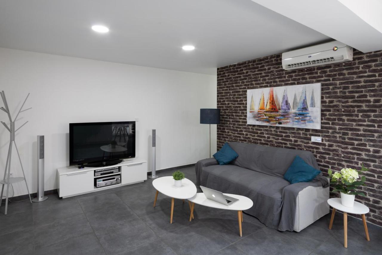 Poseidon Apartment By Michalis Ajía Nápa Kültér fotó
